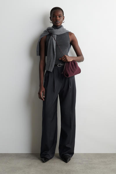 COS レザー ドローストリング バケットバッグ