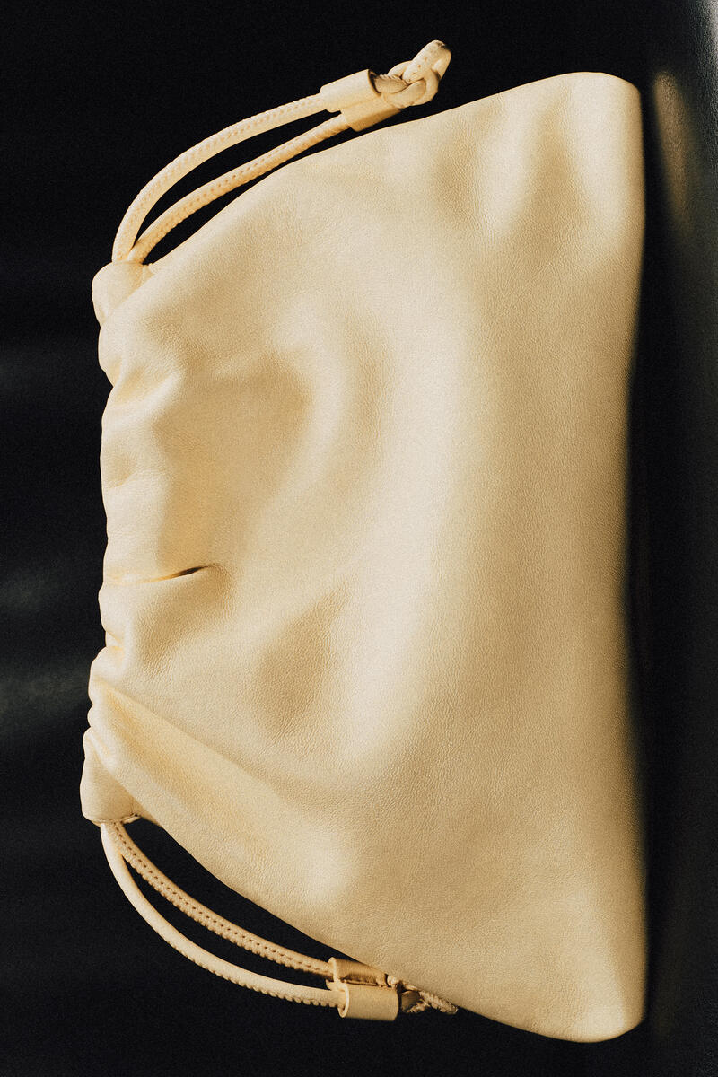 COS レザー ドローストリング バケットバッグ