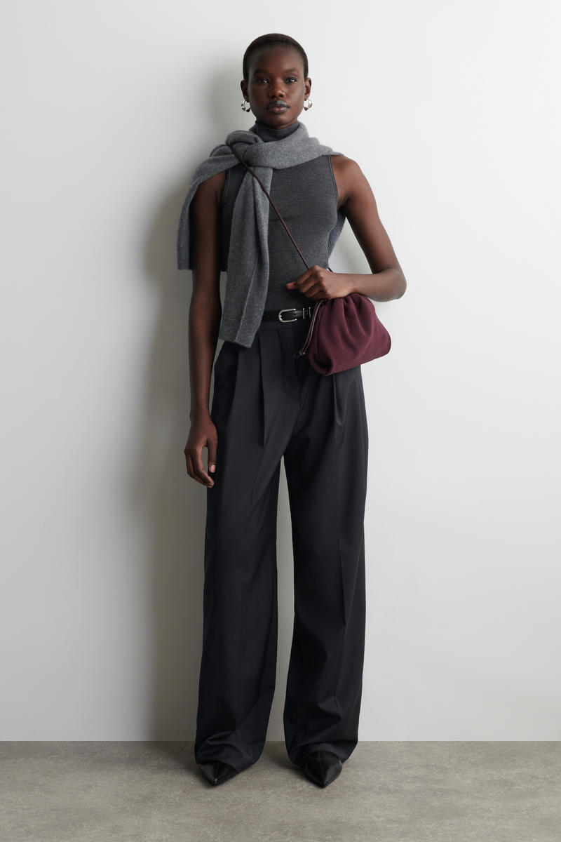 COS レザー ドローストリング バケットバッグ