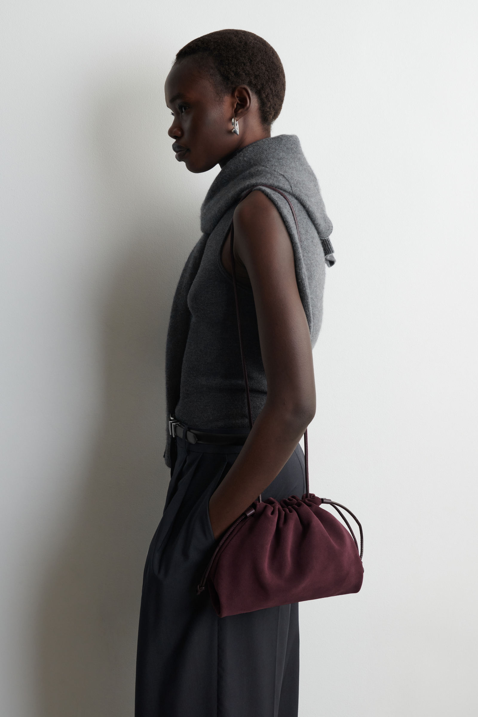 COS ドローストリングバケットバッグ DRAWSTRING BUCKET BAG - LEATHER レザー ドローストリング バケット
