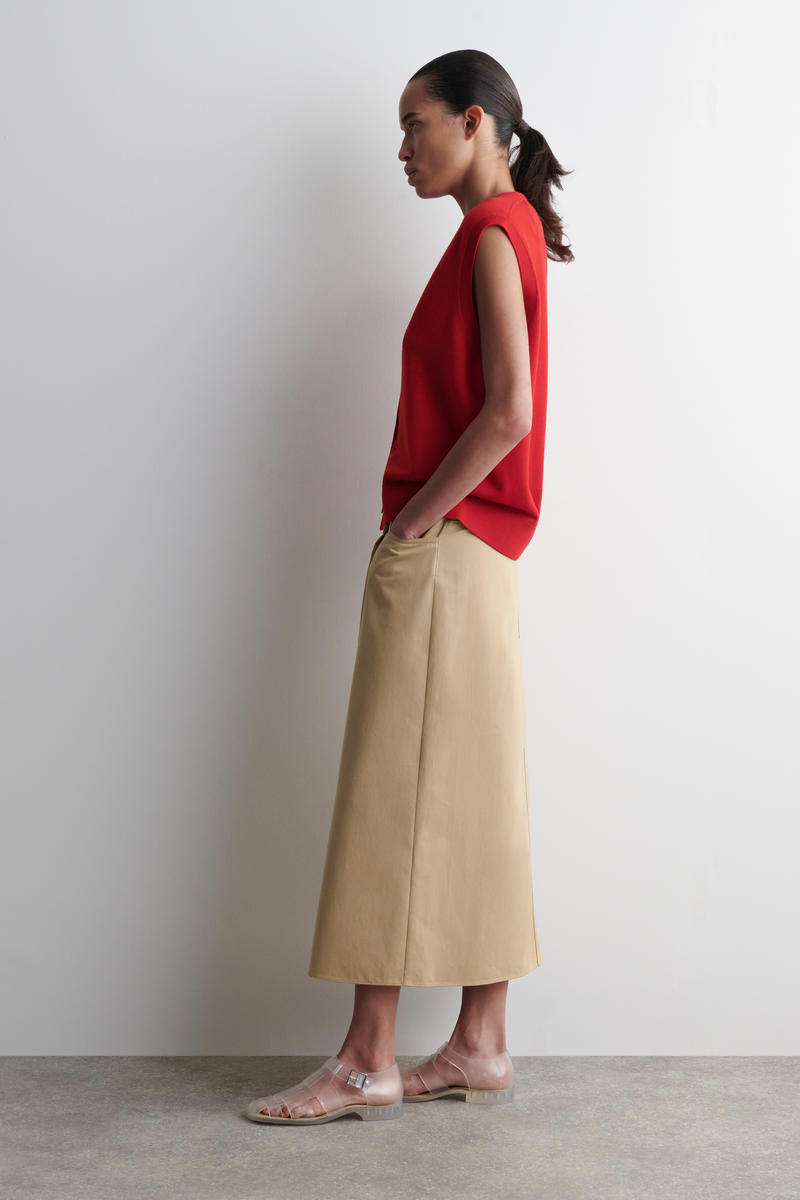 COS Vネックメリノウールベスト