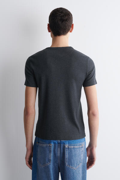 COS スリムフィット リブ編み ヘンリーTシャツ