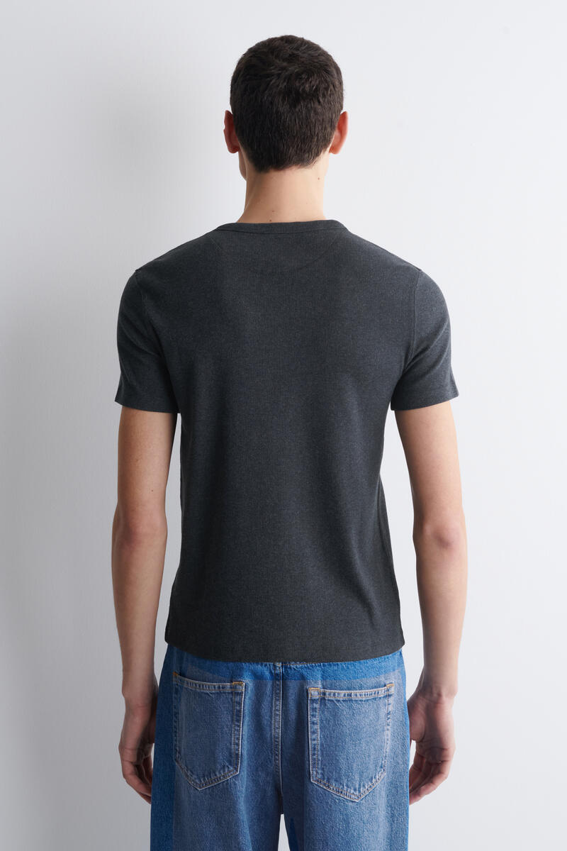 COS スリムフィット リブ編み ヘンリーTシャツ