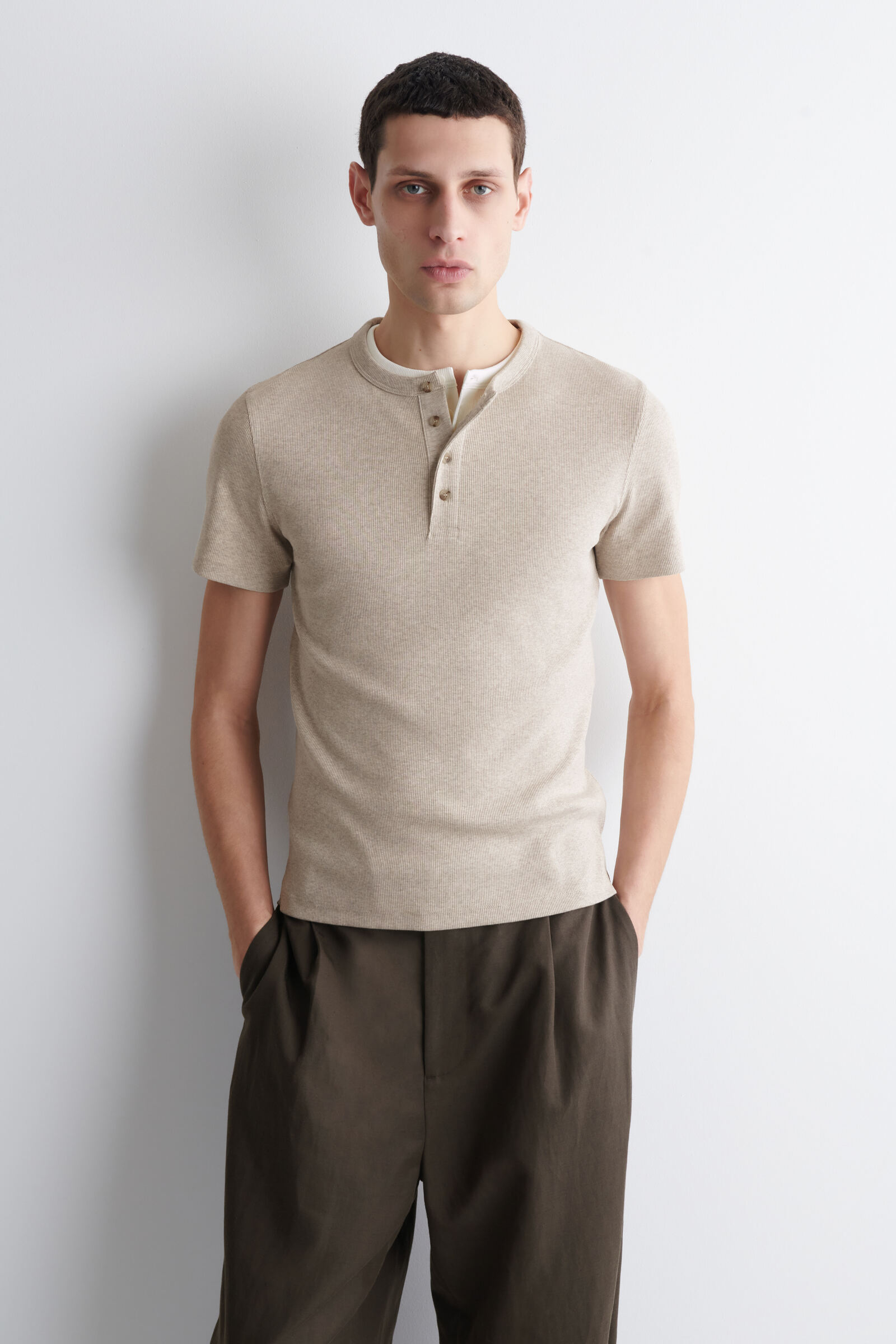 SLIM-FIT RIBBED HENLEY T-SHIRT スリムフィット リブ編み ヘンリーT