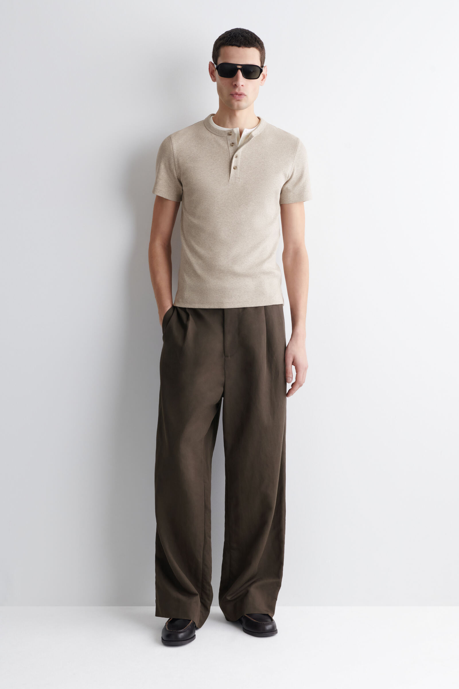 SLIM-FIT RIBBED HENLEY T-SHIRT スリムフィット リブ編み ヘンリーT