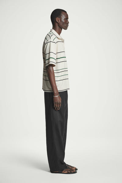 COS ストライプハーフジップポロシャツ