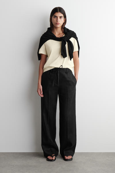 COS VネックコットンTシャツ