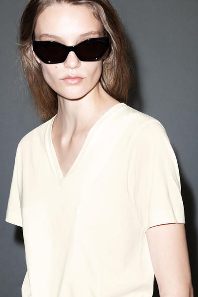 COS VネックコットンTシャツ