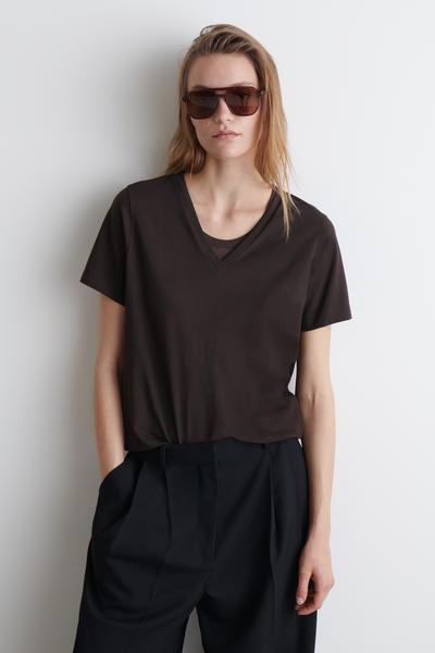 COS VネックコットンTシャツ