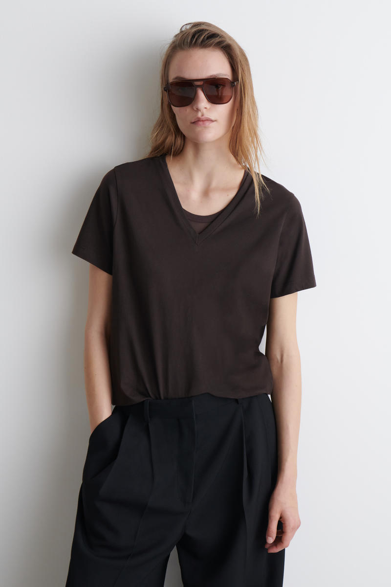 COS VネックコットンTシャツ