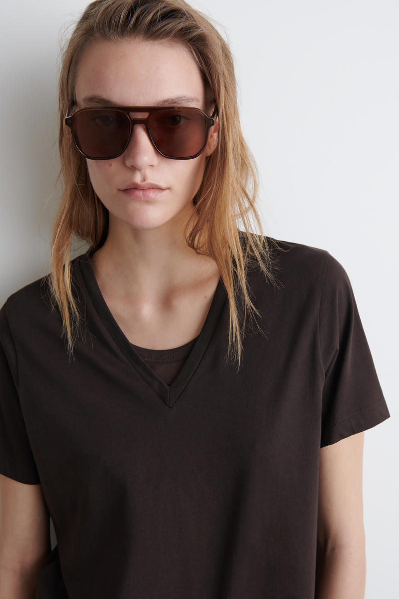 COS VネックコットンTシャツ