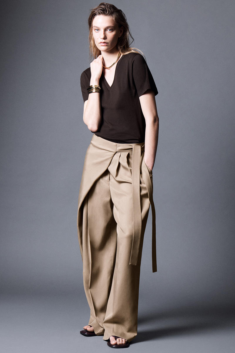 COS VネックコットンTシャツ