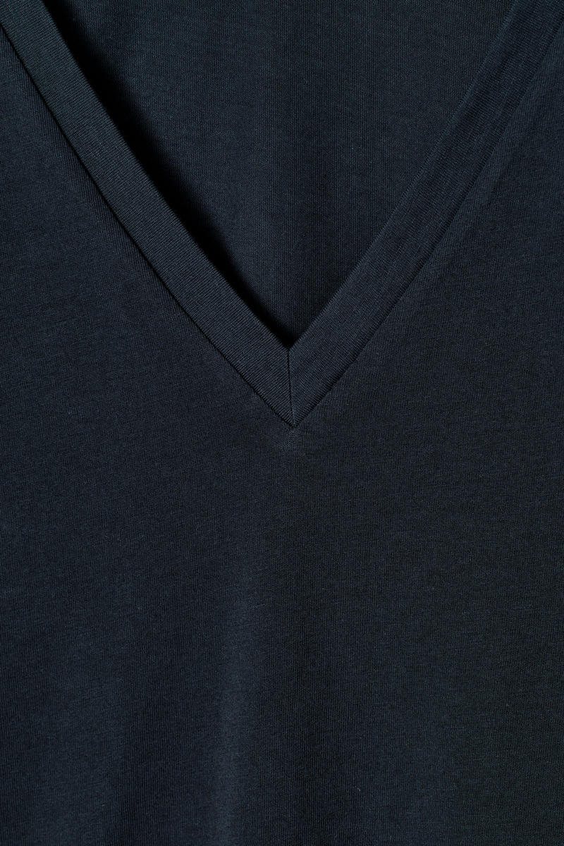 COS VネックコットンTシャツ