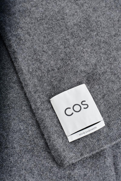 COS ユニセックスカシミヤマフラー
