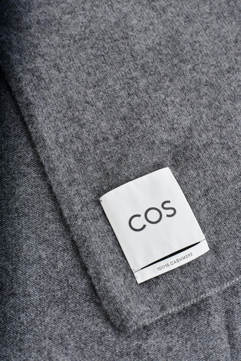 COS ユニセックスカシミヤマフラー