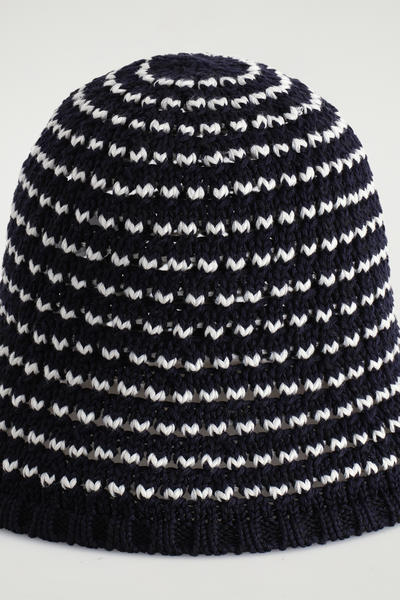 COS かぎ針編みのバケットハット