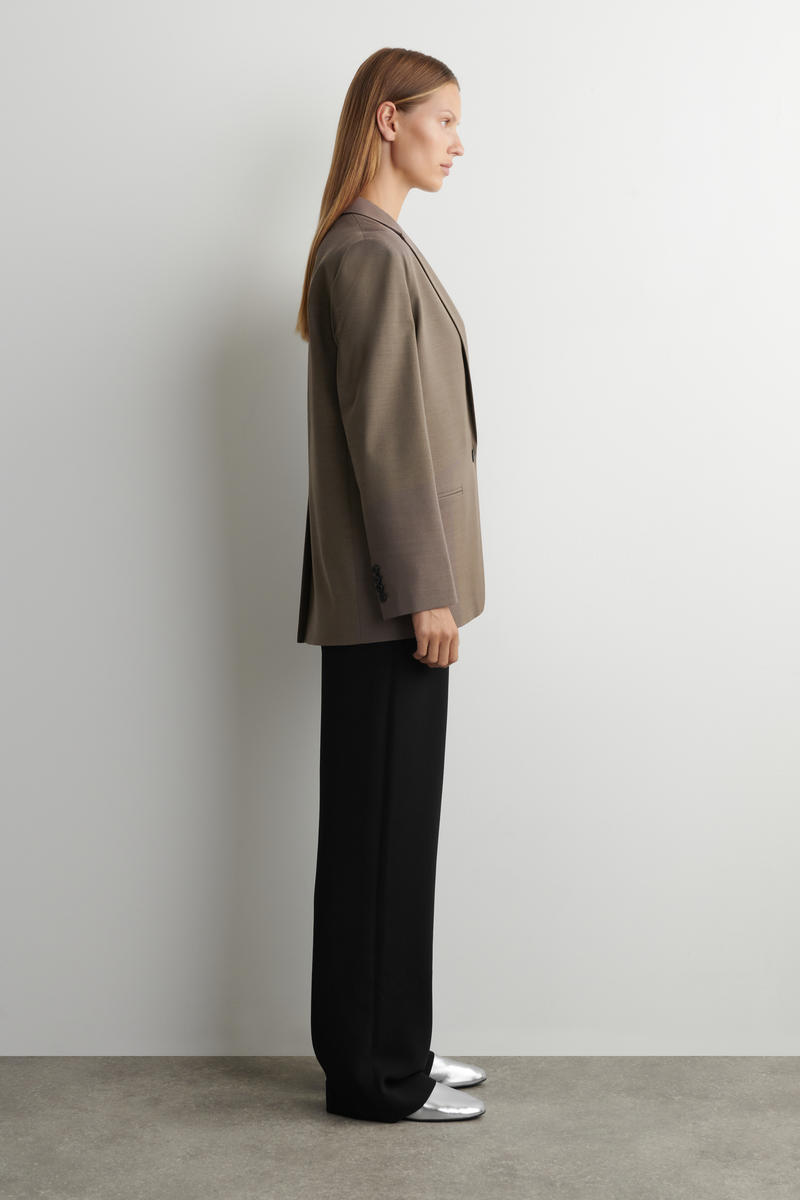 COS ミニマルレザーバレーシューズ