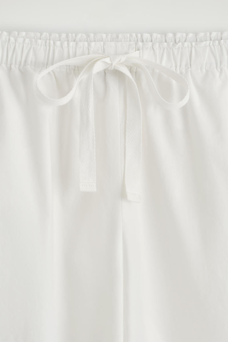 COS ひも付きコットンパンツ