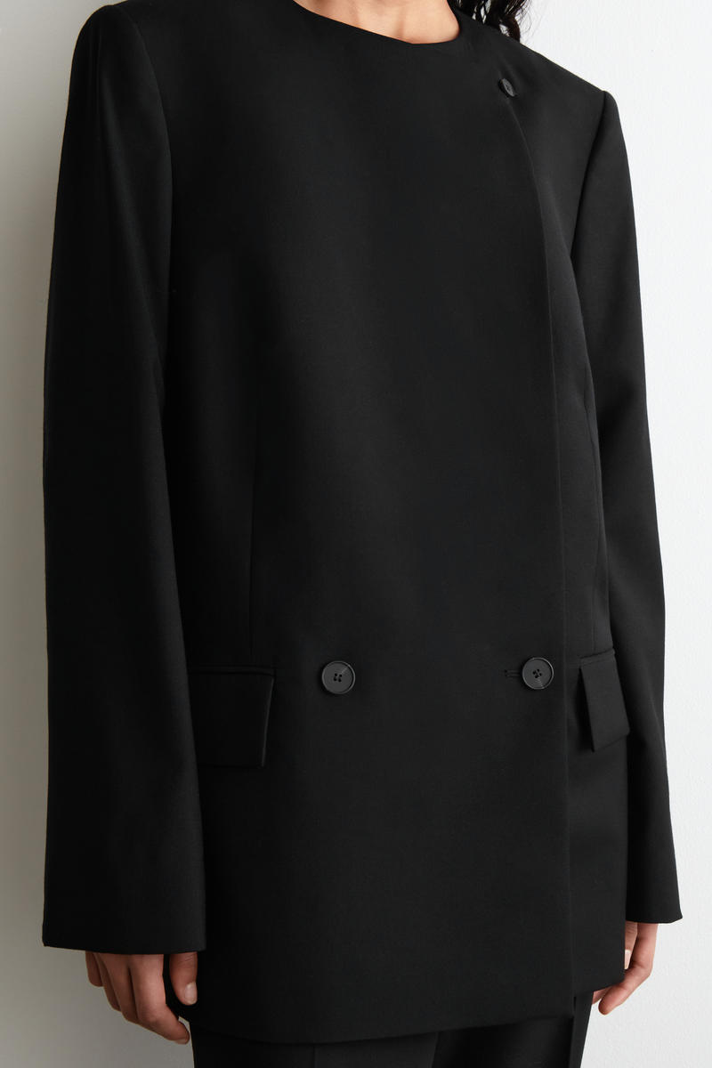 COS 構造化されたノーカラーウールブレザー