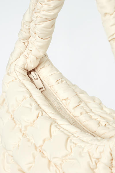 COS キルトのミニバッグ