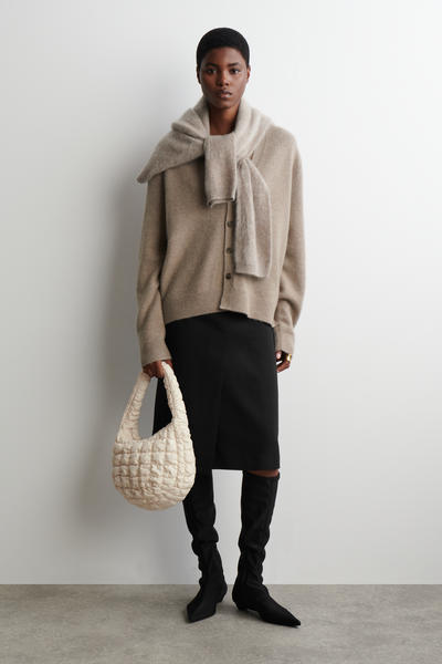 COS キルトのミニバッグ