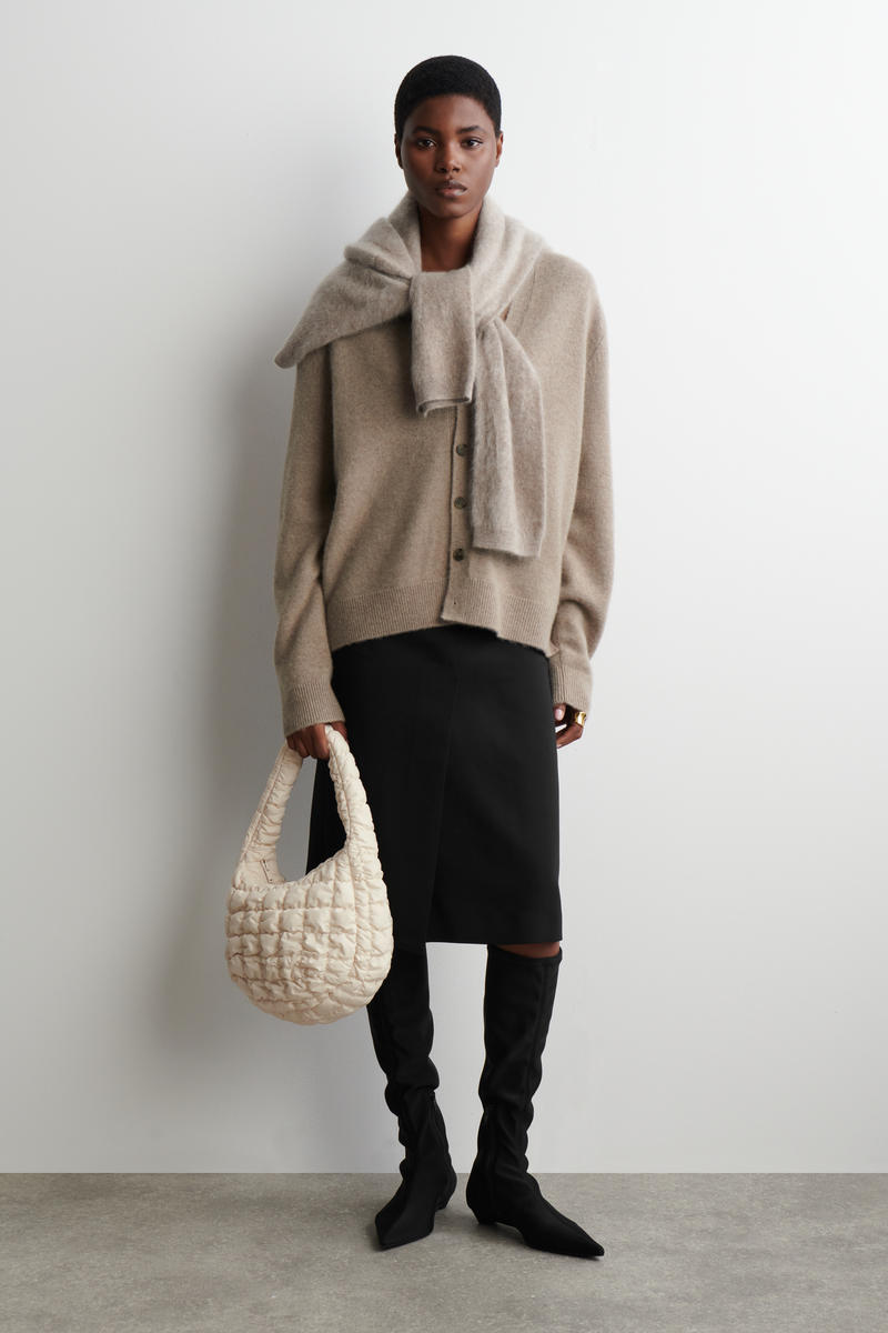 COS キルトのミニバッグ