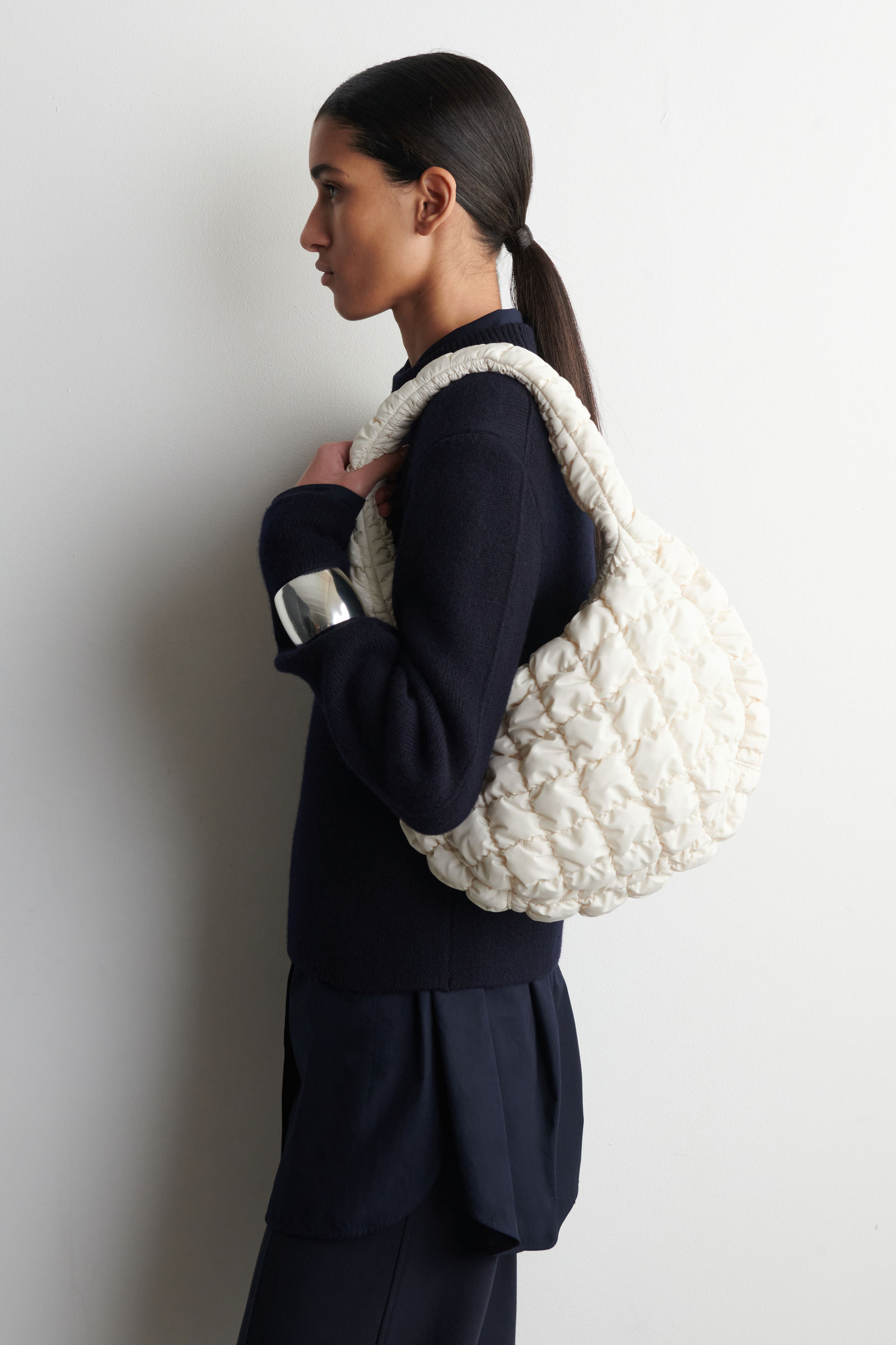 QUILTED MINI BAG キルトのミニバッグ アイボリー｜COS コス 公式
