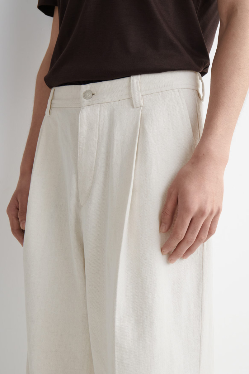 COS タック入りワイドレッグデニムパンツ