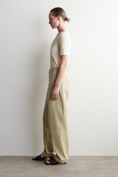 COS パッチポケット ストレートジーンズ