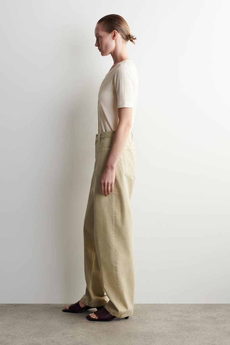 COS パッチポケット ストレートジーンズ