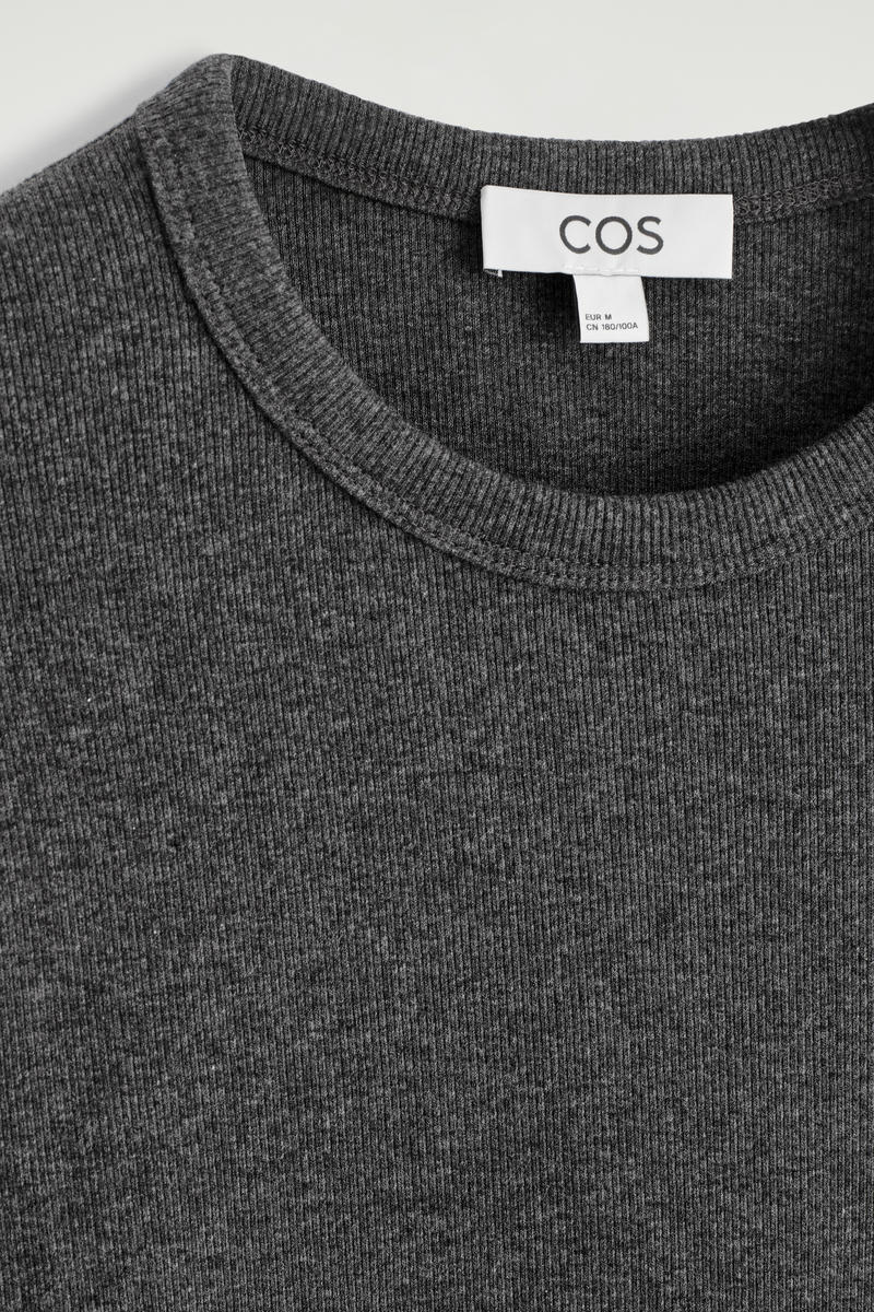 COS スリムリブコットン長袖Tシャツ