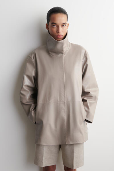 COS オーバーサイズ レザー ファネルネック ボンバージャケット