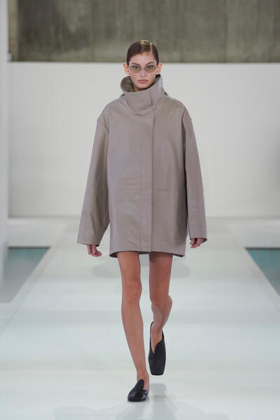 COS オーバーサイズ レザー ファネルネック ボンバージャケット