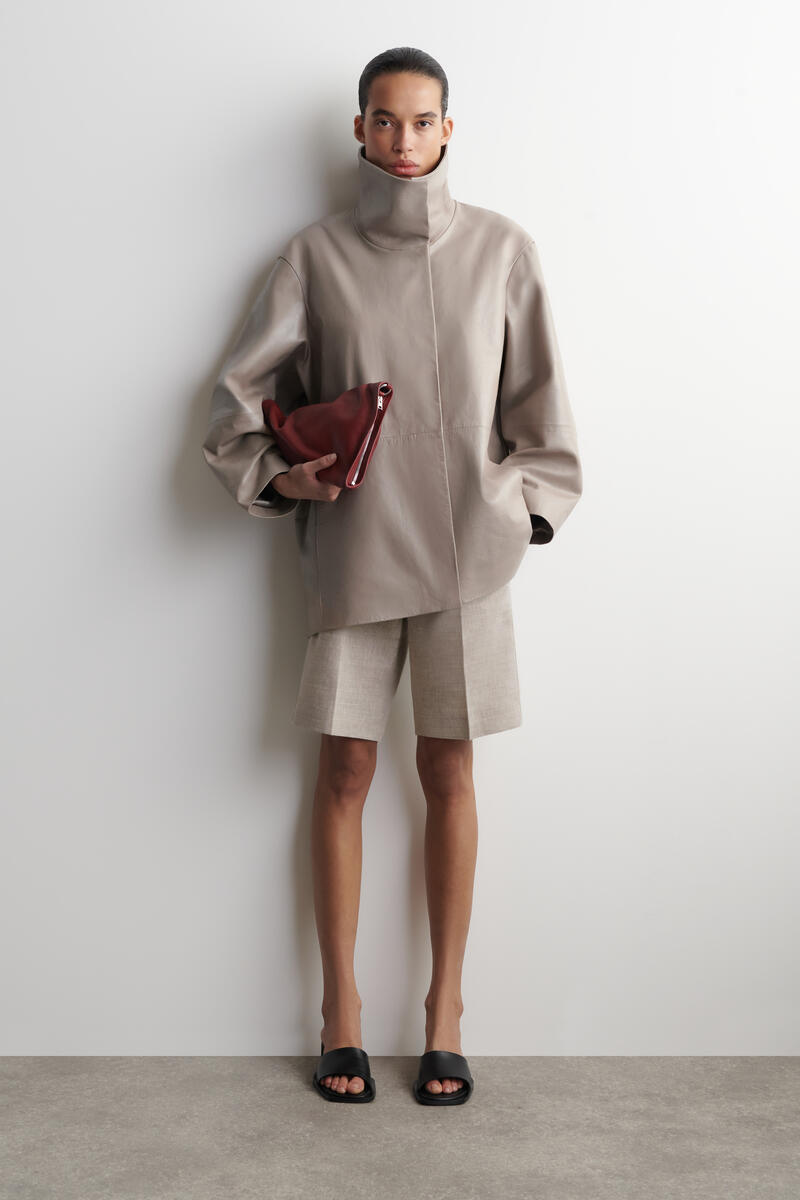 COS オーバーサイズ レザー ファネルネック ボンバージャケット