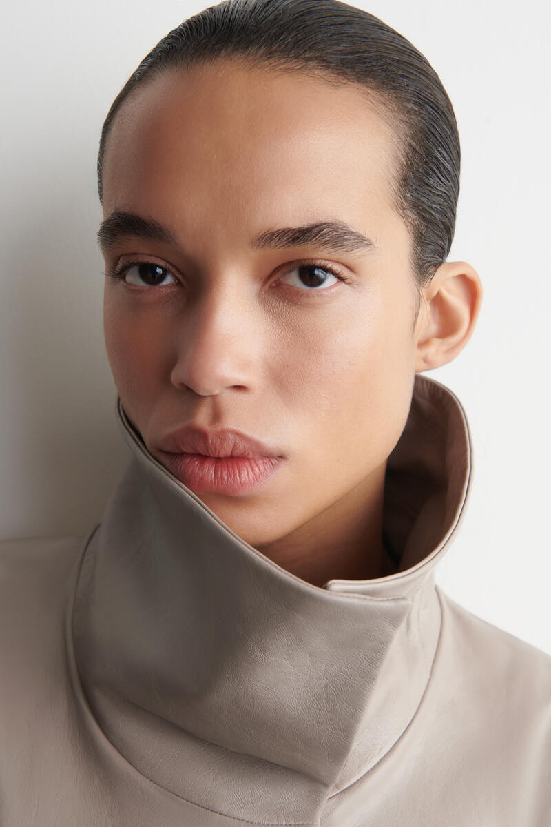 COS オーバーサイズ レザー ファネルネック ボンバージャケット