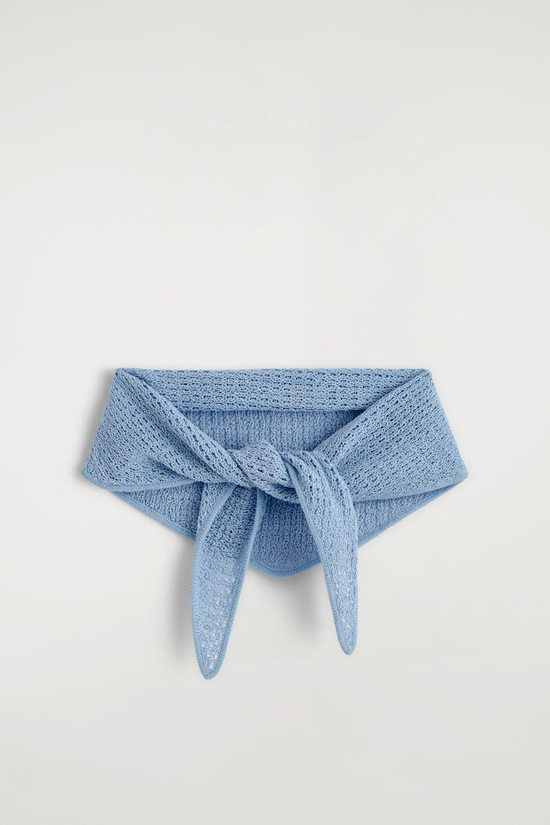 COS 透かし編みトライアングルスカーフ