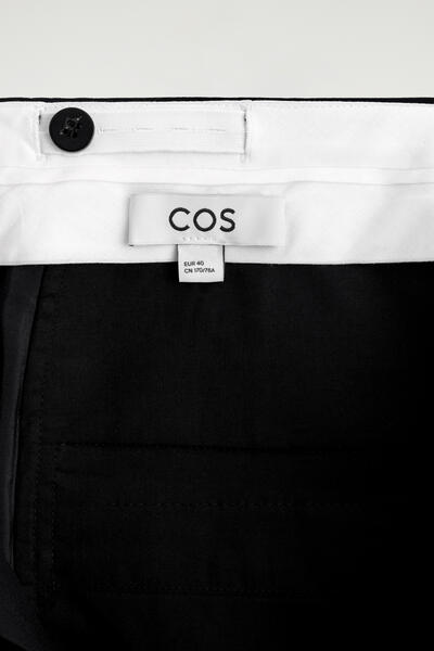 COS ドレーププリーツ　ストレートレッグパンツ