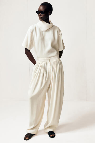 COS ドレーププリーツ　ストレートレッグパンツ