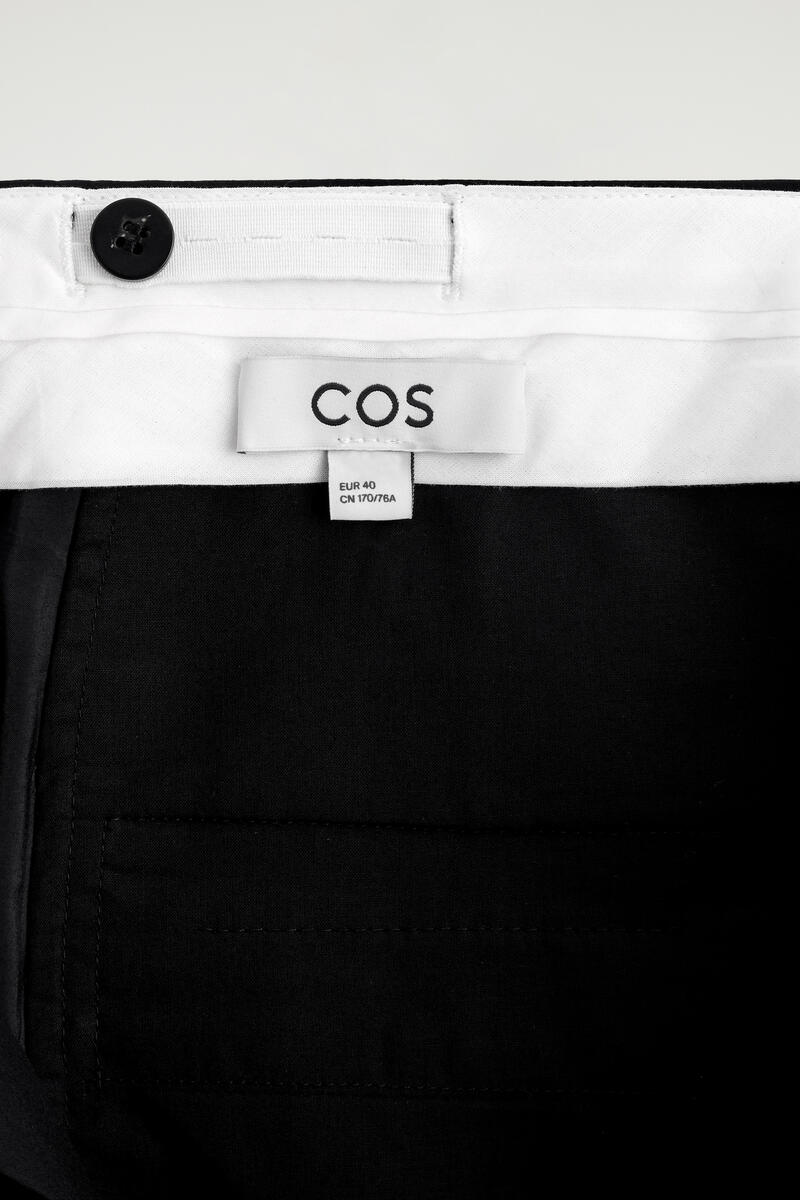 COS ドレーププリーツ　ストレートレッグパンツ