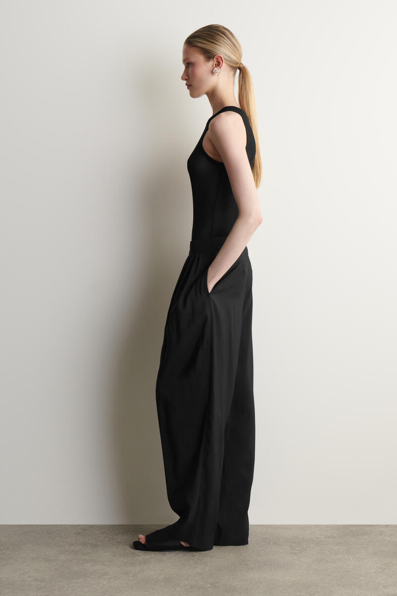 COS ドレーププリーツ　ストレートレッグパンツ