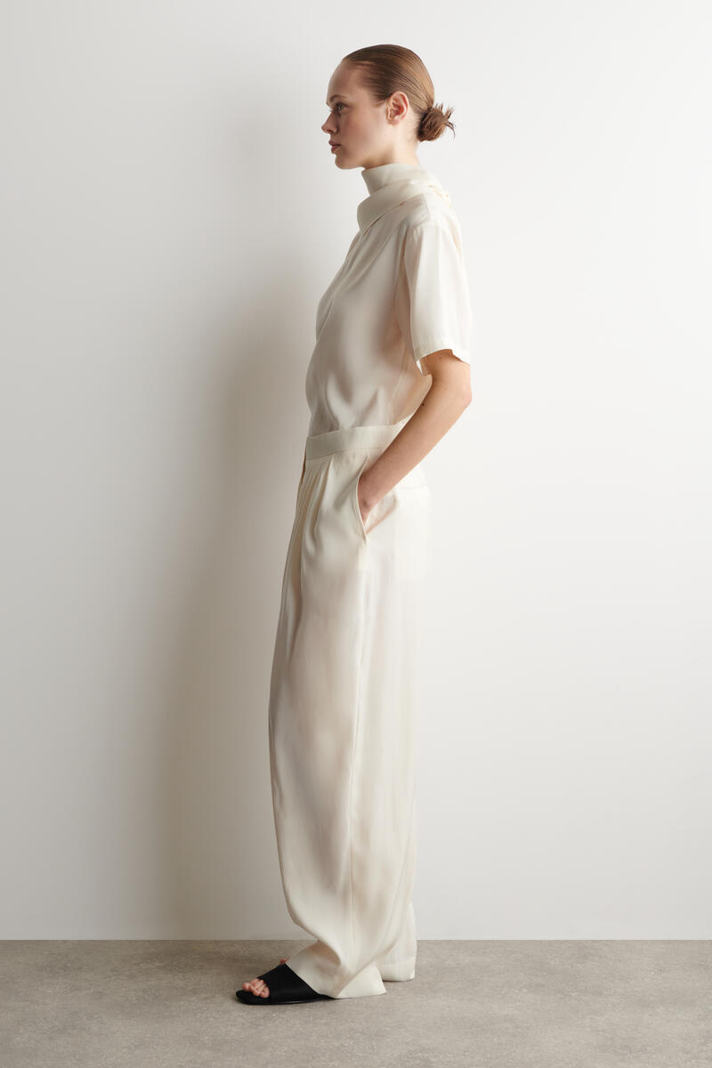 COS ドレーププリーツ　ストレートレッグパンツ