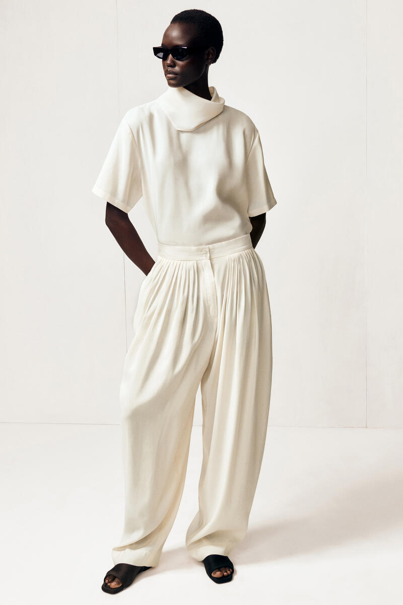 COS ドレーププリーツ　ストレートレッグパンツ