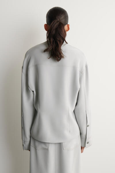 COS デニムエフェクト シルクファネルネックシャツ