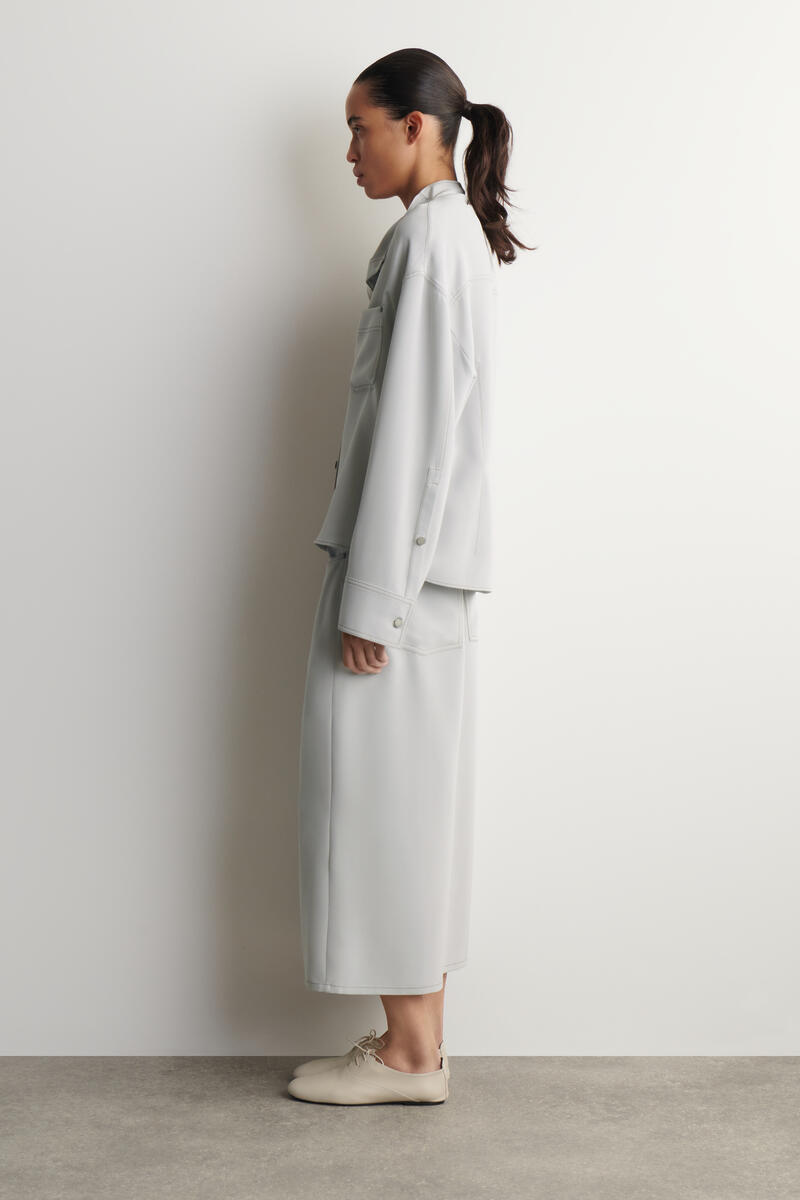 COS デニムエフェクト シルクファネルネックシャツ