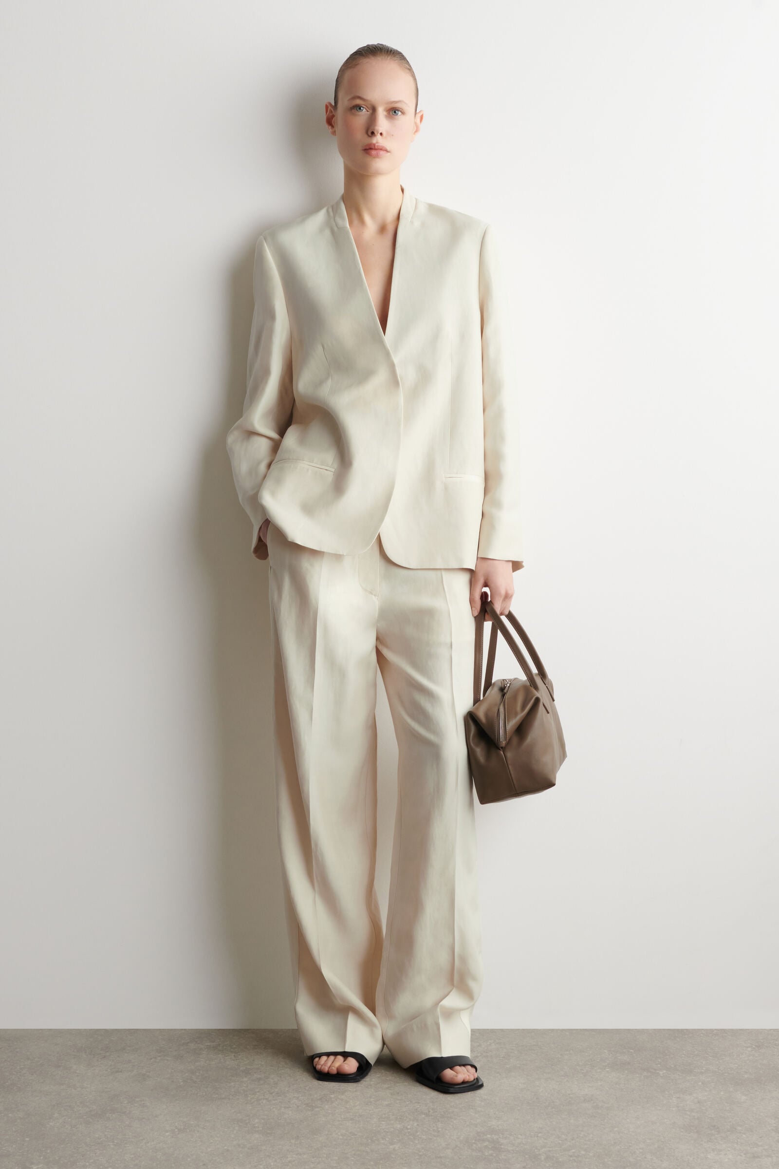 (オンライン完売) COS テーラードペプラムブレザー 36 COLLARLESS LINEN-BLEND BLAZER ノーカラー リネンブレンド ブレザー