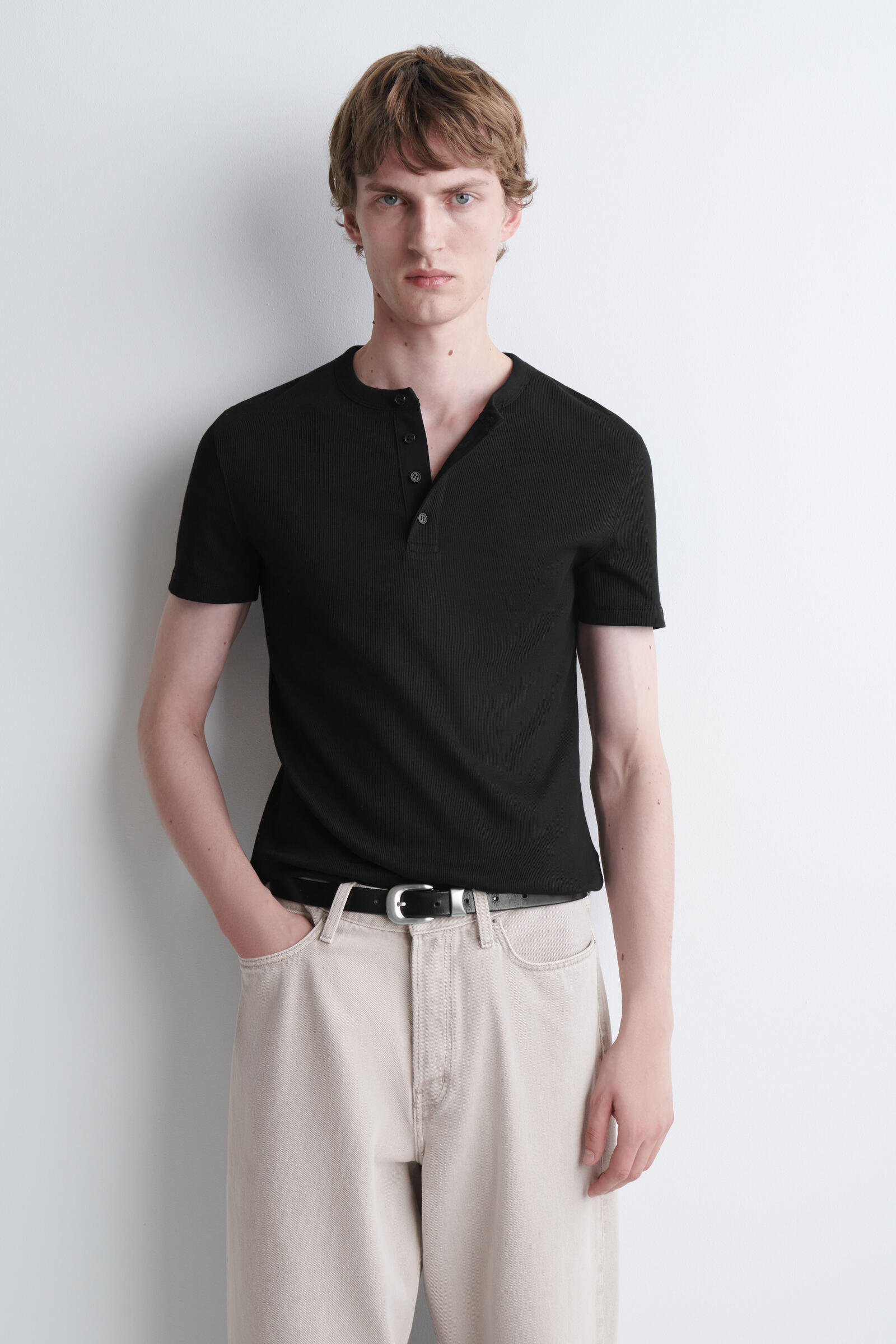 SLIM-FIT RIBBED HENLEY T-SHIRT スリムフィット リブヘンリーTシャツ