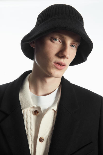 COS ニットバケットハット