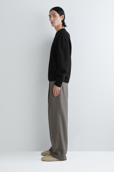 COS ボイルドウールクルーネックセーター