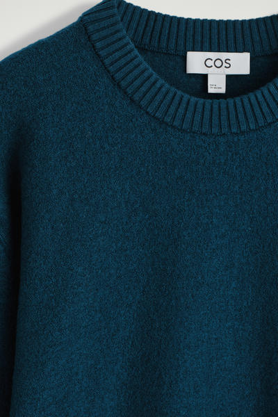 COS ボイルドウールクルーネックセーター
