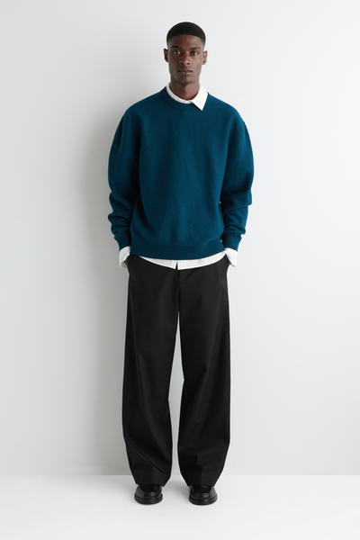 COS ボイルドウールクルーネックセーター